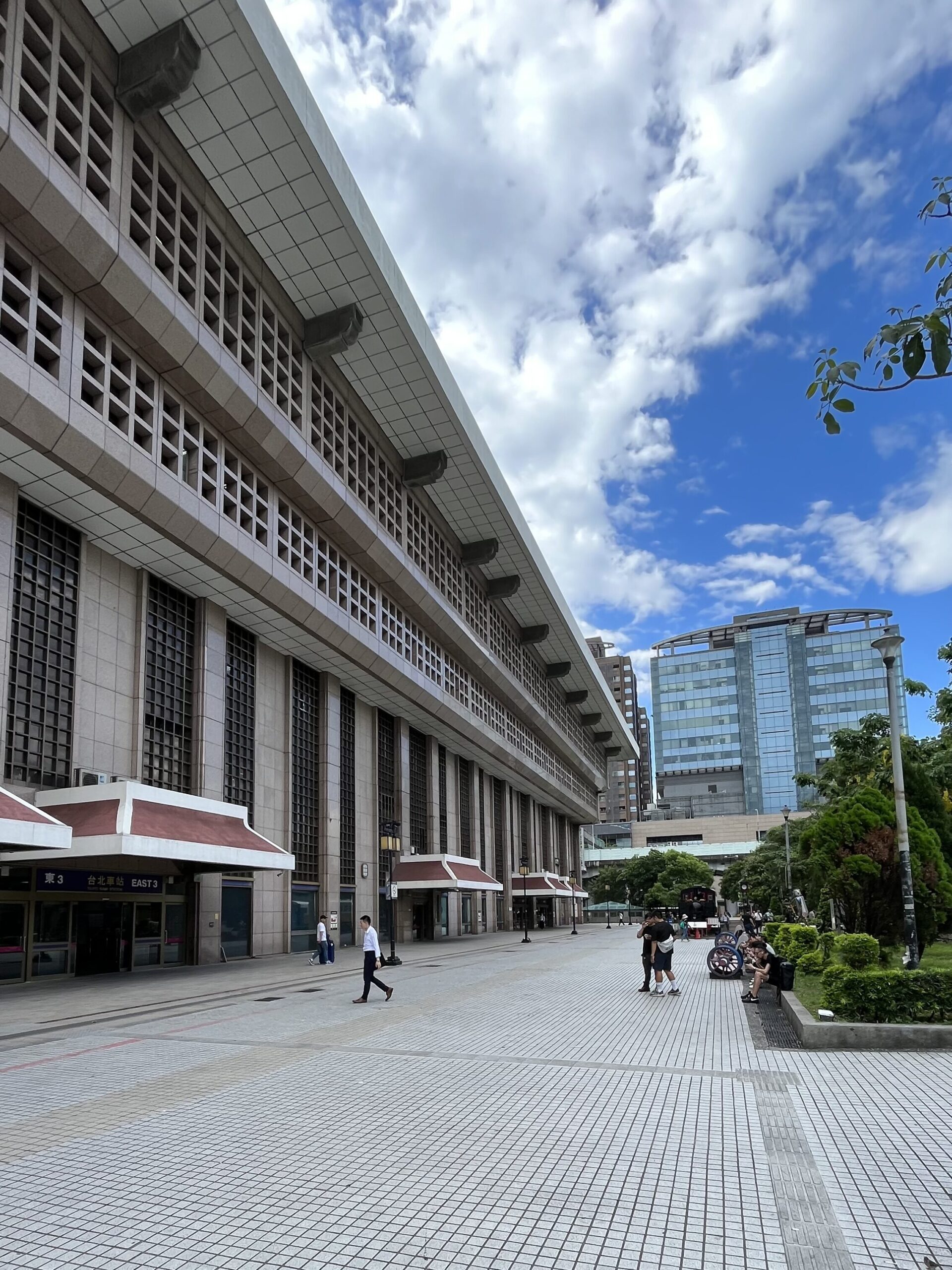 台北駅外観